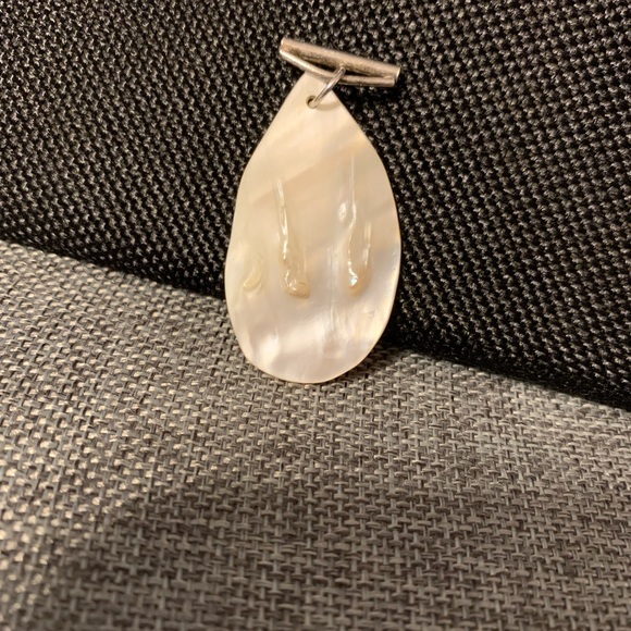 Shell Pendant - Picture 4 of 7